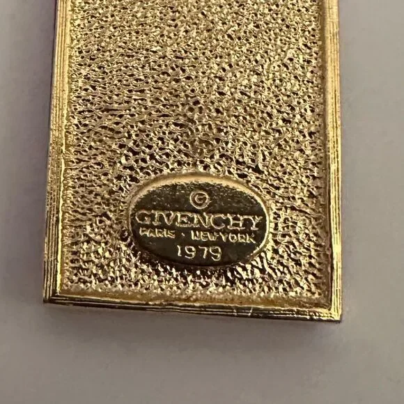 RARE & PRISTINE Givenchy Dated 1979 Red Enamel Logo Pendant Long Necklace